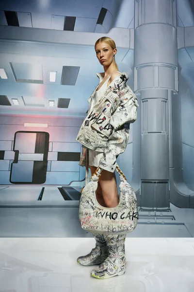 Look 32